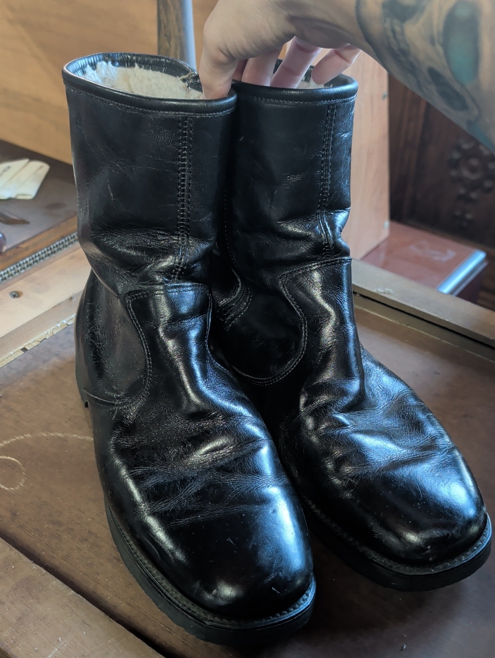 Vtg. Dexter Black Leather Shearling Lined Side Zip Boots